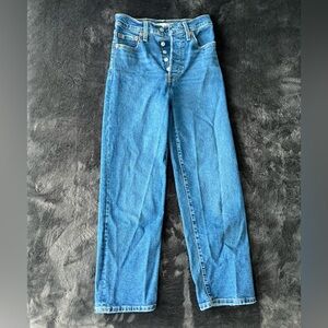 Levi’s Ribcage Straight Ankle Jeans